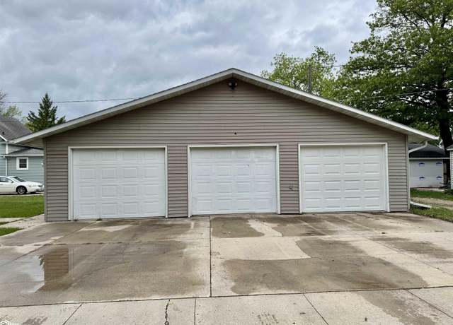 Property at 1312 2nd Ave Ave S, Clear Lake, IA 50428, 3 beds, 1 bath