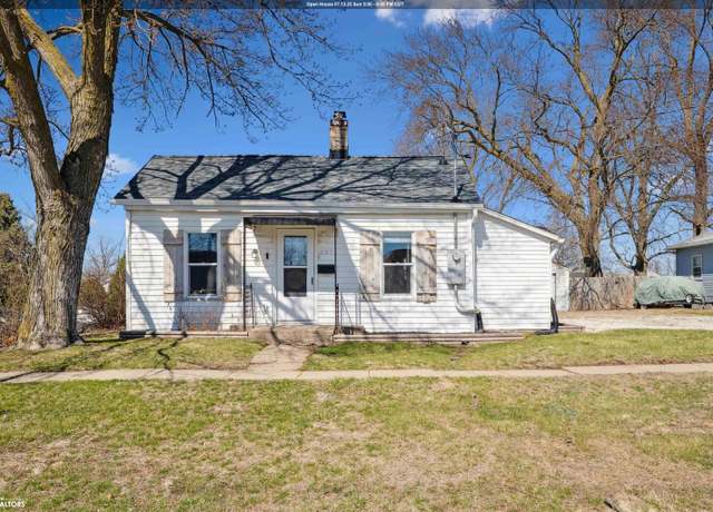 Property at 907 E Monroe St, Mount Pleasant, IA 52641, 3 beds, 1 bath