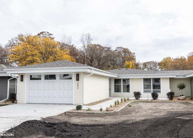 Property at 202 Glen Oaks Dr, Clear Lake, IA 50428, 2 beds, 2 baths