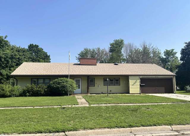 Property at 903 2nd Ave NE, Clarion, IA 50525, 3 beds, 1 bath