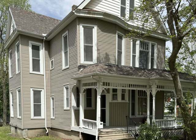 Property at 425 College Ave, Oskaloosa, IA 52577, 5 beds, 2 baths