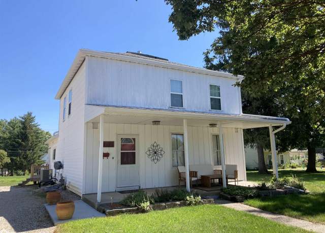 Property at 1114 S Leebrick St, Burlington, IA 52601, 3 beds, 1.5 baths