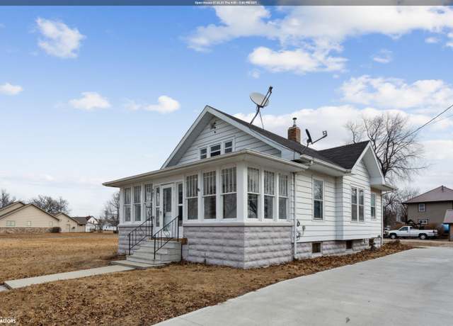 Property at 403 S 3rd St, Montezuma, IA 50171, 3 beds, 1 bath