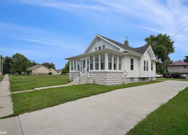 Property at 403 S 3rd St, Montezuma, IA 50171, 3 beds, 1 bath
