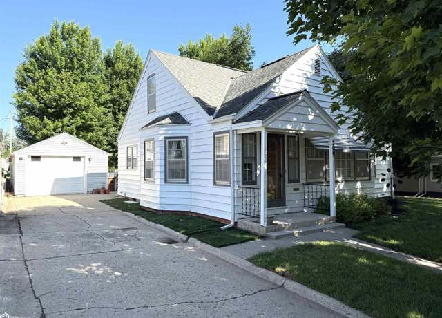 Property at 209 N East St, Carroll, IA 51401, 3 beds, 1 bath