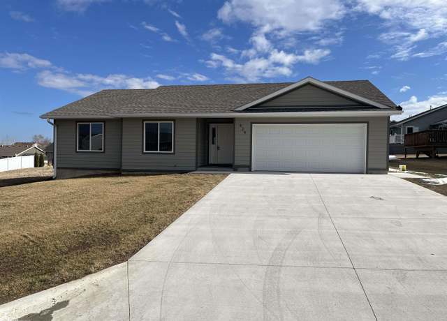 Property at 629 Meadow Ln, Carroll, IA 51401, 4 beds, 3 baths