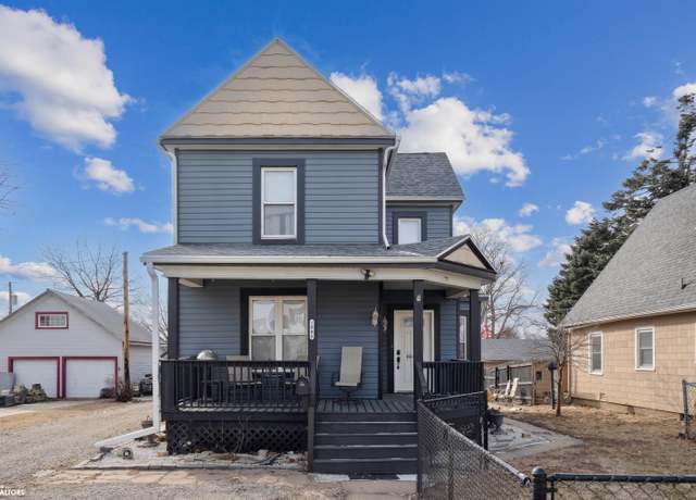 Property at 1008 W Church St, Marshalltown, IA 50158, 3 beds, 2 baths