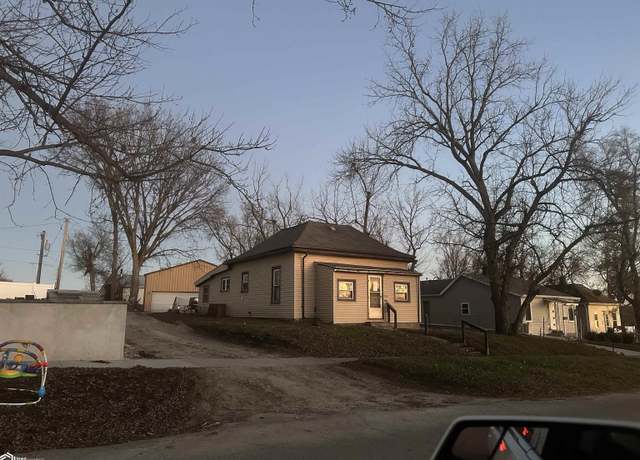 Property at 508 S 6th St, Marshalltown, IA 50158, 2 beds, 1 bath