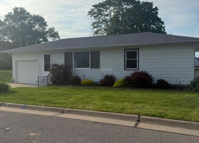 Property at 2204 Williams St, Burlington, IA 52601, 2 beds, 2 baths