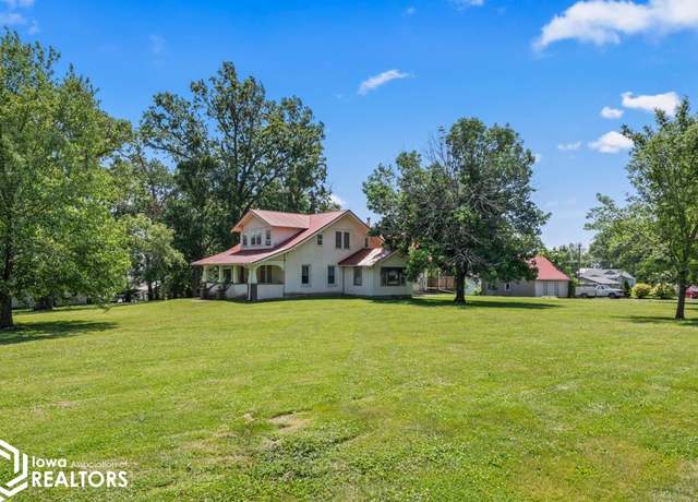 Property at 405 W Jefferson St, Bloomfield, IA 52537, 6 beds, 4 baths