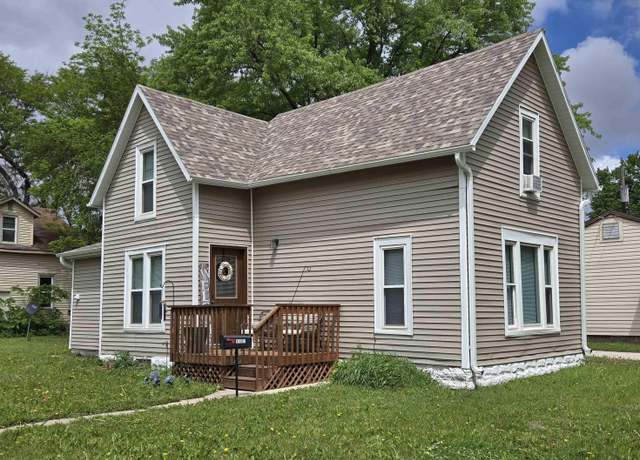 Property at 1103 Water St, Webster City, IA 50595, 3 beds, 2 baths