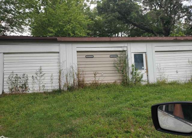 Property at 1017 9th St, Corning, IA 50841