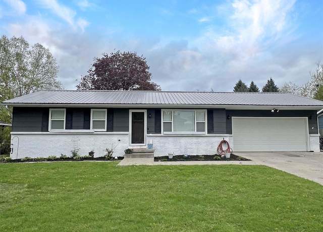 Property at 1710 Spring St, Grinnell, IA 50112, 3 beds, 2 baths