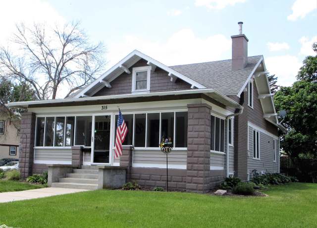 Property at 315 Foster Blvd, Iowa Falls, IA 50126, 3 beds, 1.5 baths