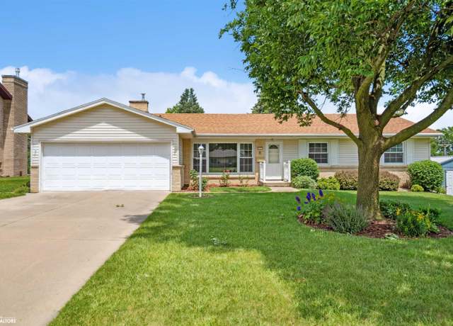 Property at 7 Edgeland Dr, Marshalltown, IA 50158, 3 beds, 3 baths