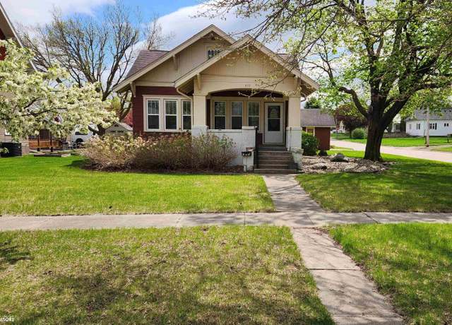 Property at 809 W State St, Jefferson, IA 50129, 2 beds, 1 bath
