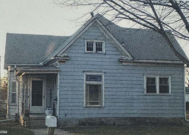 Property at 706 Maple St, Shenandoah, IA 51601, 2 beds, 1.5 baths