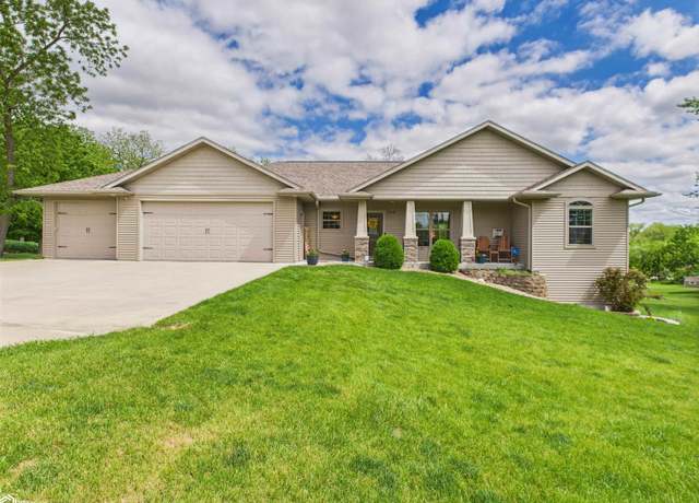Property at 1318 S F St, Oskaloosa, IA 52577, 4 beds, 2.5 baths