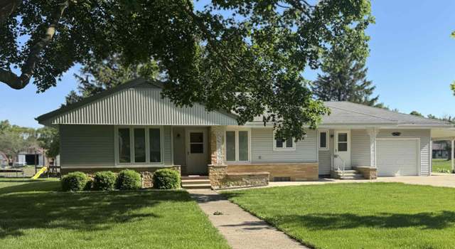 Photo of 609 E Maple St, Hubbard, IA 50122