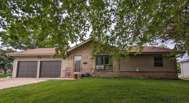 Photo of 1413 Ann St, Grinnell, IA 50112