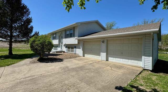 Photo of 1102 Cherry Hills Dr, Shenandoah, IA 51601