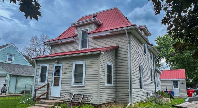 Photo of 302 Park St, Sheffield, IA 50475