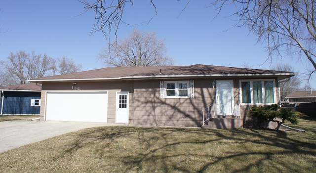 Photo of 136 Parkview Dr, Webster City, IA 50595