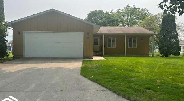 Photo of 387 2nd Ave SE, Britt, IA 50423