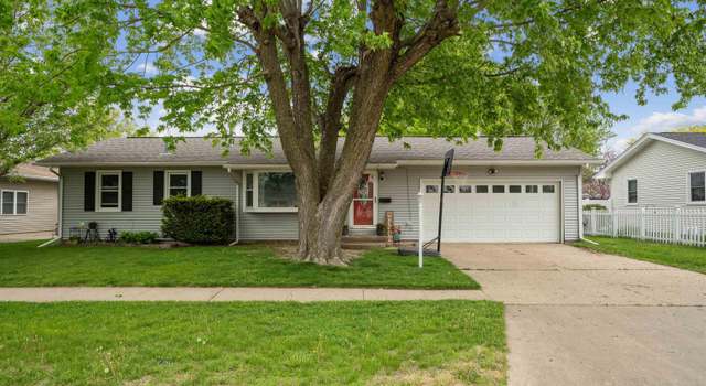 Photo of 104 Greenbrier Dr, Burlington, IA 52601