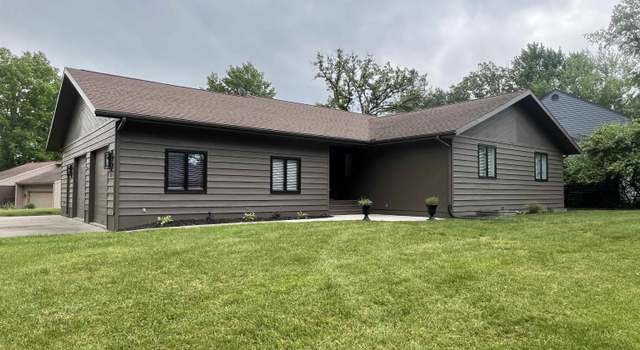 Photo of 400 Heatherwood Cir, Fairfield, IA 52556