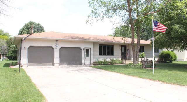 Photo of 204 Country Club Dr, Belmond, IA 50421