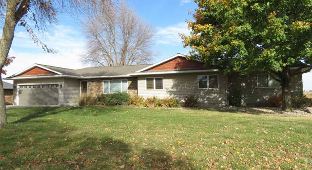 Photo of 809 Cedar Dr, Clarion, IA 50525