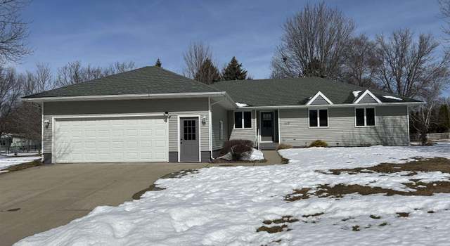 Photo of 117 Oakview Dr, Forest City, IA 50436