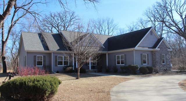 Photo of 1565 Tyrrell Ln, Belmond, IA 50421