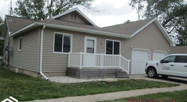 Photo of 409 8th Ave NE, Belmond, IA 50421