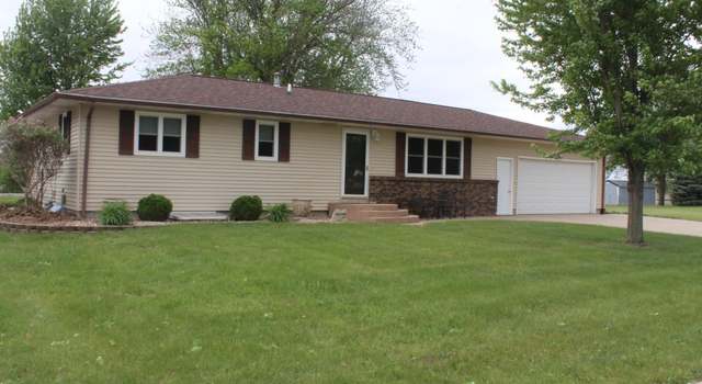 Photo of 360 Country Club Dr, Garner, IA 50438