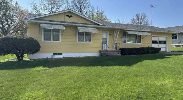 Photo of 1012 Hillcrest Ave, Chariton, IA 50049