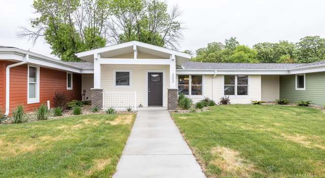 Photo of 302 Oak Hill Ct, Clear Lake, IA 50428