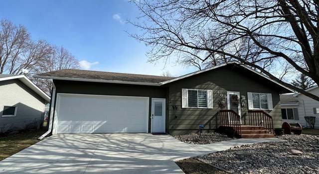 Photo of 109 Parkview Dr, Webster City, IA 50595
