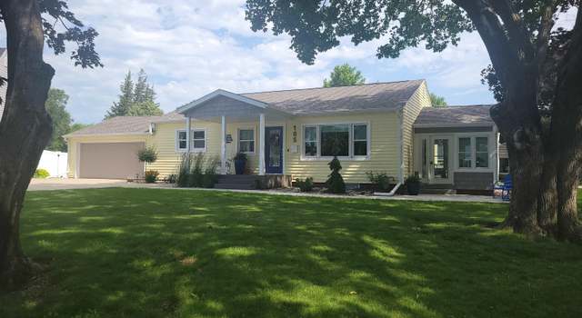 Photo of 105 Broadway Dr, Eagle Grove, IA 50533