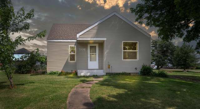 Photo of 506 E 3rd St E, Newhall, IA 52315