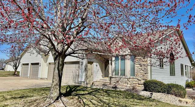 Photo of 5568 Oak Hills Dr, Burlington, IA 52601