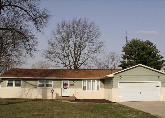 Property at 1110 E Northland Dr, Shelbyville, IL 62565, 3 beds, 2.5 baths
