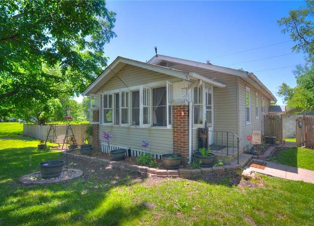 Property at 805 N 33rd St, Decatur, IL 62521, 2 beds, 1 bath