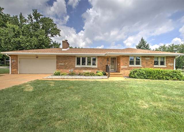 Property at 412 Columbus Dr, Decatur, IL 62526, 3 beds, 1.5 baths