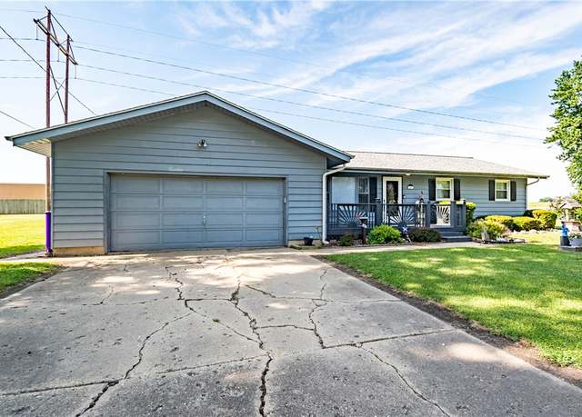Property at 1823 Cooper Dr, Decatur, IL 62526, 3 beds, 1.5 baths