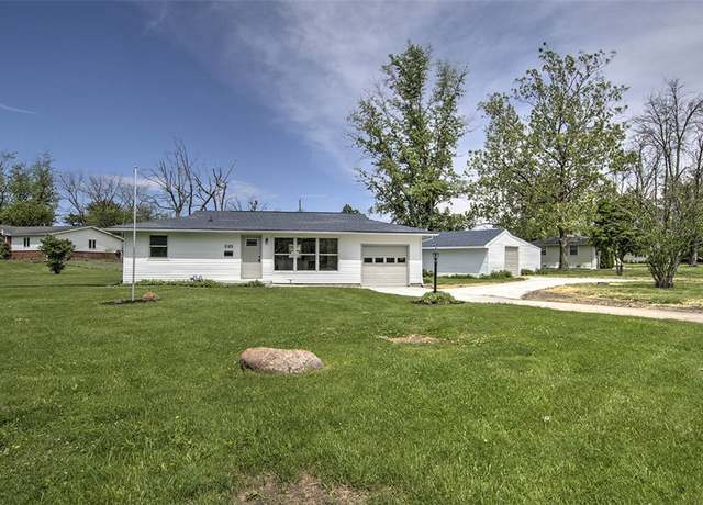 Property at 3185 Wheatland Rd, Decatur, IL 62521, 4 beds, 2 baths