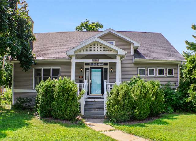Property at 962 10th St, Charleston, IL 61920, 4 beds, 2.5 baths