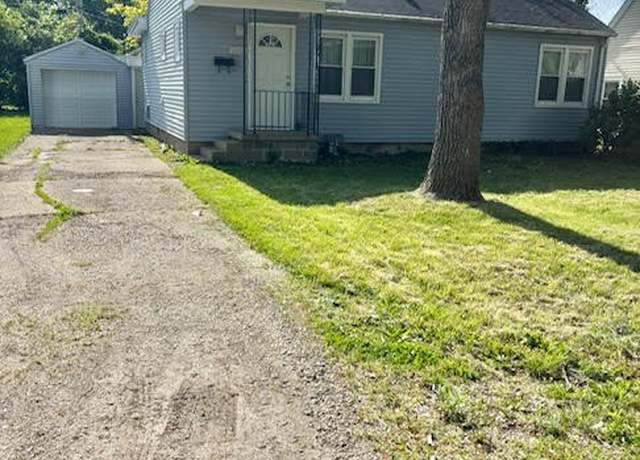 Property at 1414 14th St, Charleston, IL 61920, 2 beds, 1 bath