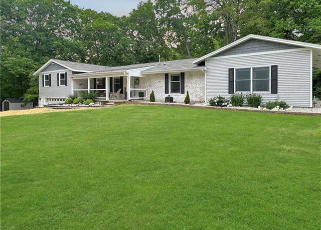 Property at 13631 Knollbrook Ln, Charleston, IL 61920, 3 beds, 3 baths